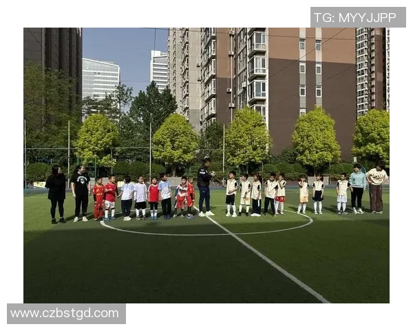 adidas足球星星闪耀绿茵点燃激情引领全球球迷热血狂欢